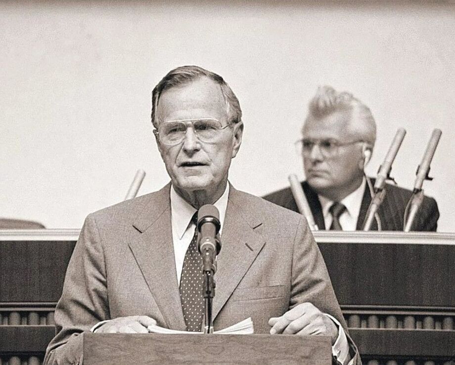 На початку серпня 1991 року президент США Джордж Буш-старший виступив перед депутатами Верховної Ради УРСР. Він закликав зберегти СРСР і застерігав від «суїцидального націоналізму». Яку неофіційну іронічну назву отримала ця промова в американській пресі?