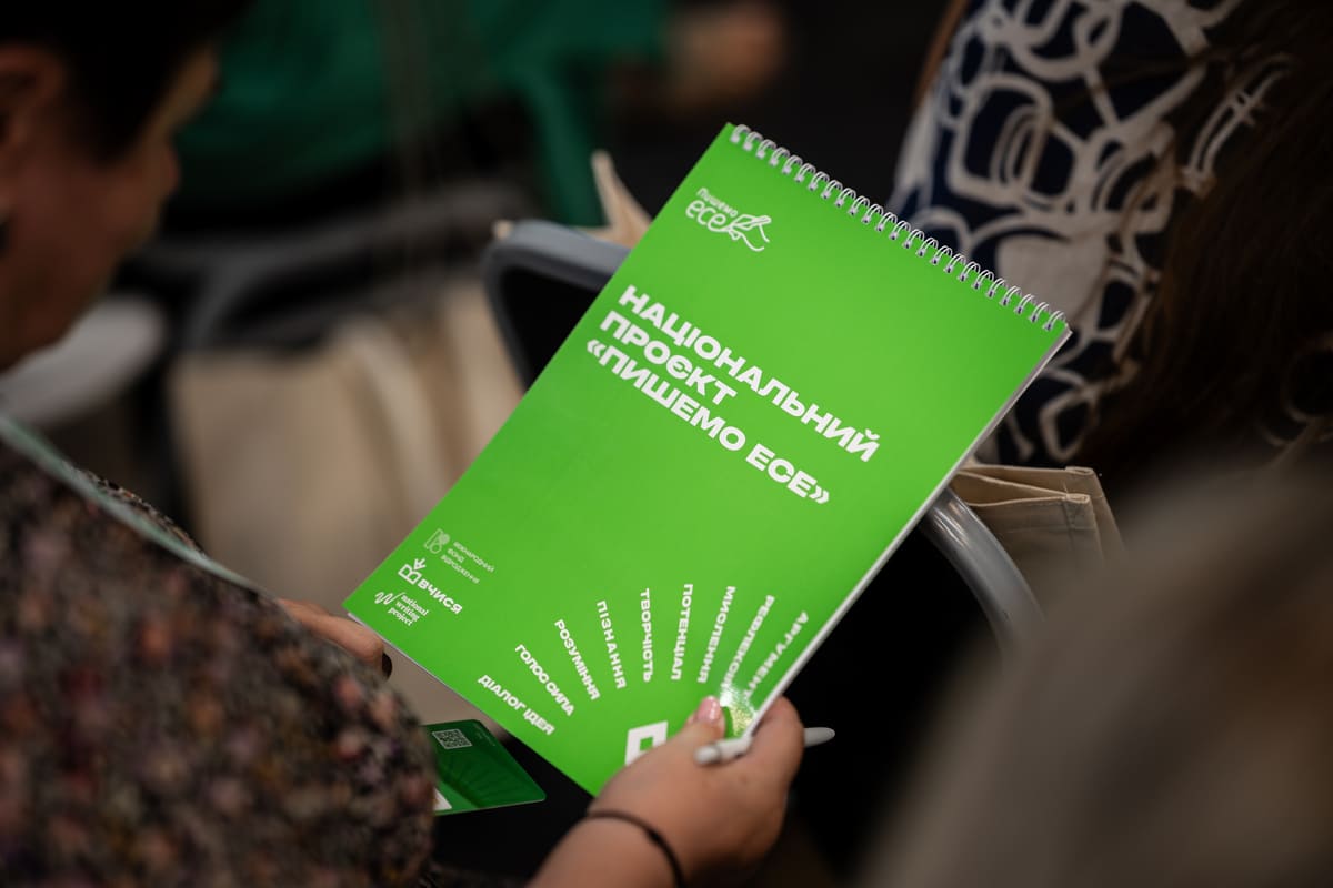 «Коли пишу — зцілююся словом»: історії учнівства із проєкту «Пишемо есе»