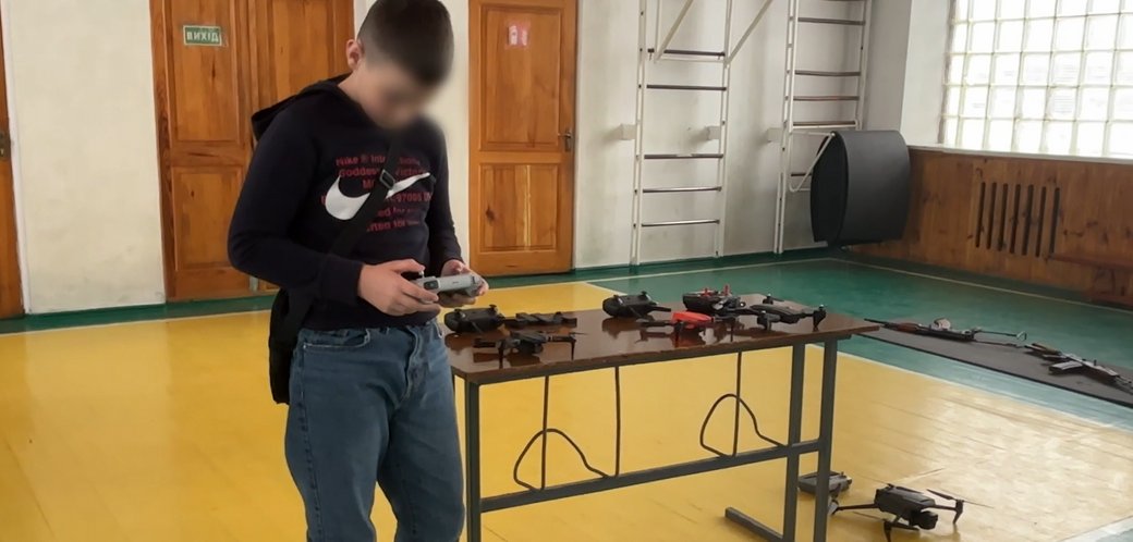 Навчання дітей керуванню дронами