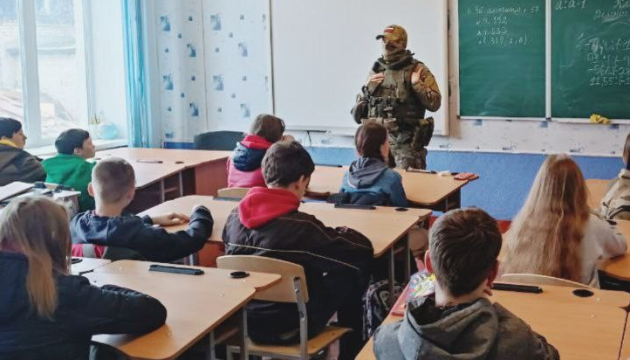 примусовий перехід на російські стандарти