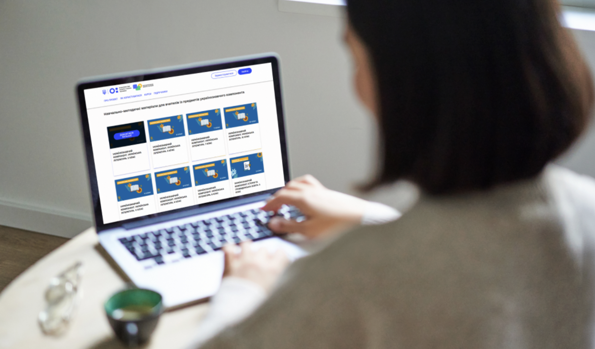 На платформі ВШО вже доступні 309 пакетів уроків для українських дітей за кордоном