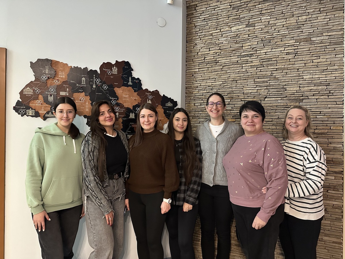 група освітян після навчання на підприємстві