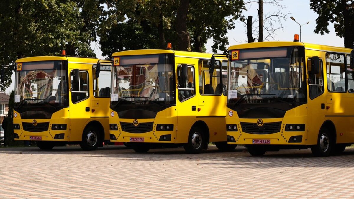 шкільні автобуси