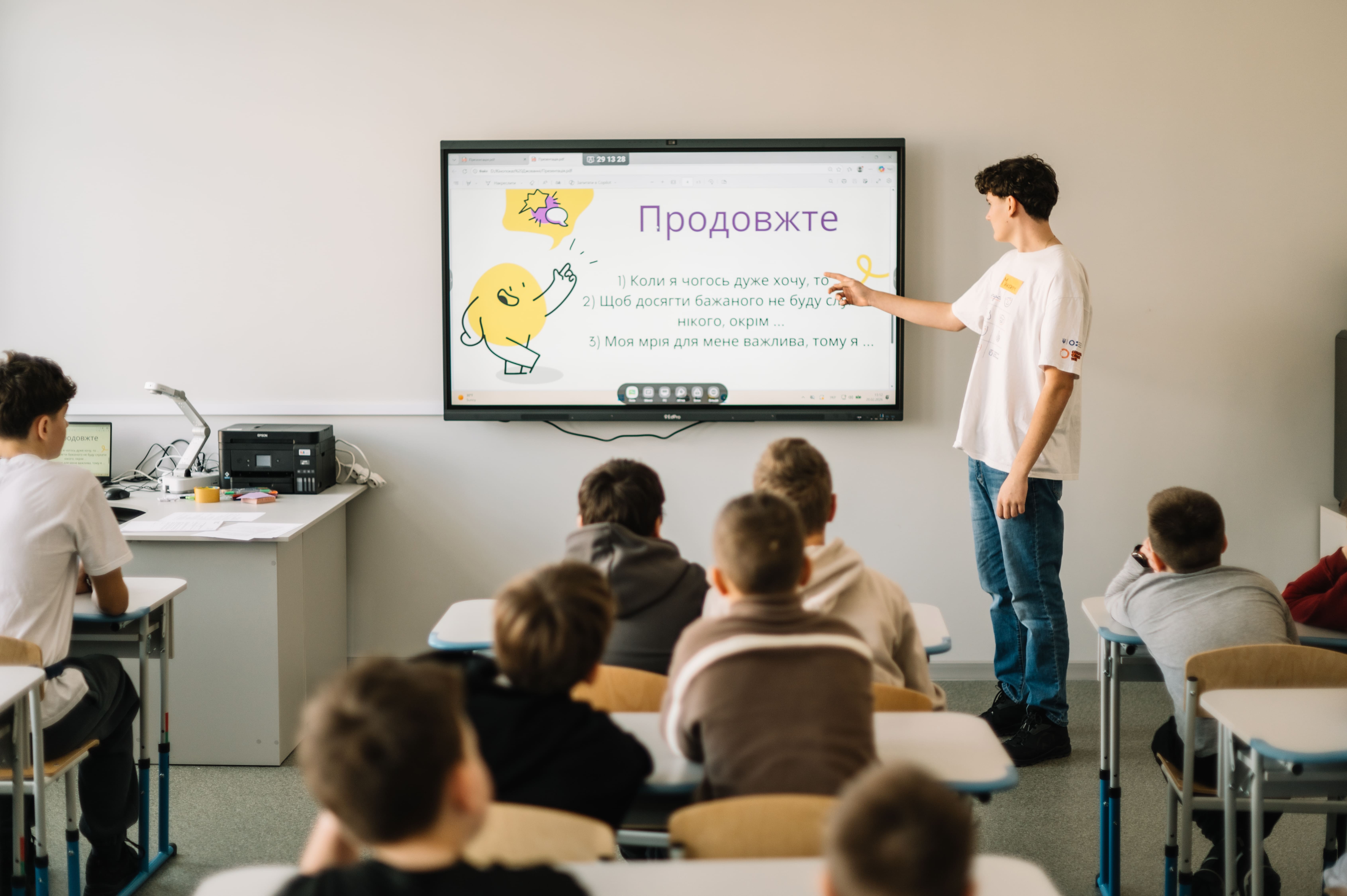 учні проводять активності з ментального здоров'я в школі