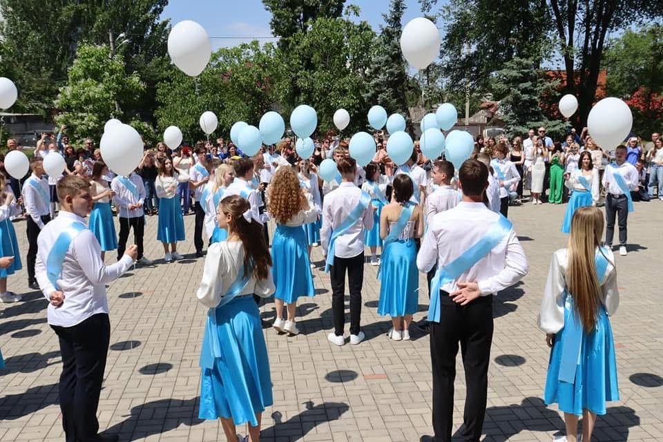 як провести останній дзвоник та випускний у школі під час війни в Україні: сучасні традиції, поради директорок і нові формати свят