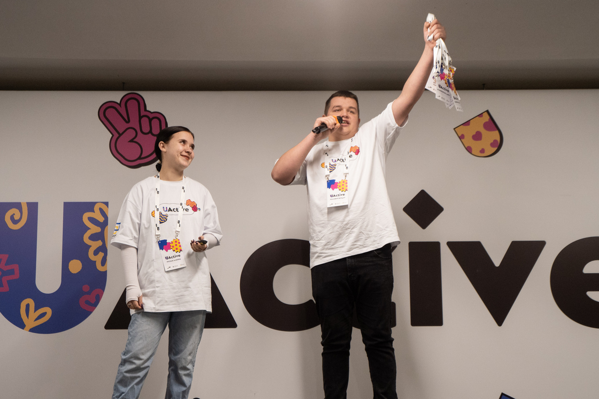 Що впливає на рішення підлітків залишатися або виїжджати з України: результати нового дослідження БФ savED