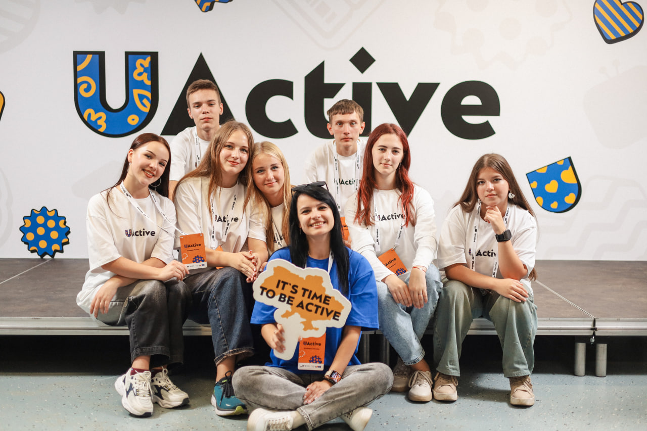 Як громади та школи можуть розвивати в підлітків лідерство: досвід програми UActive