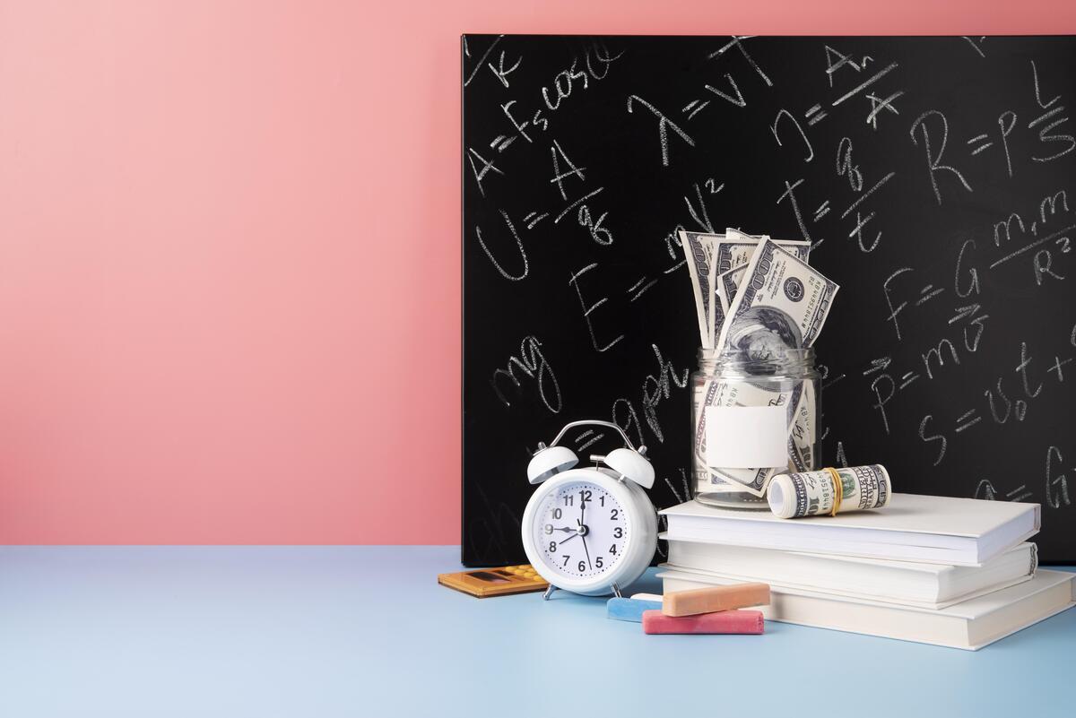 «Додаю двісті зверху, щоб було не соромно»: що насправді приховує різниця в зарплатах українських та американських учителів