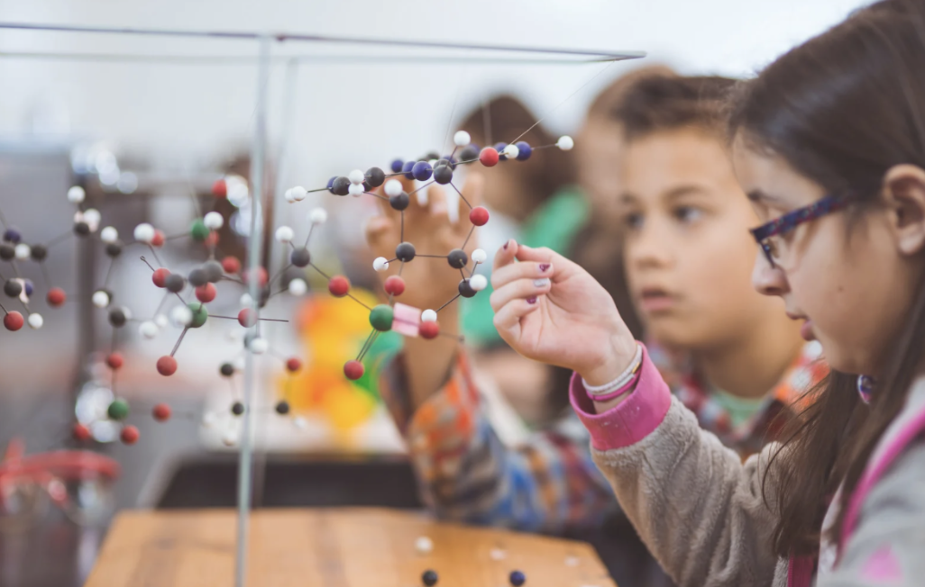 STEM-профіль та нове обладнання: як МОН мотивуватиме учнівство до вивчення природничих наук