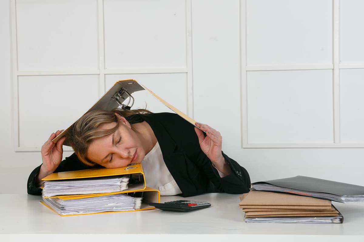 чому вчителі йдуть зі школи