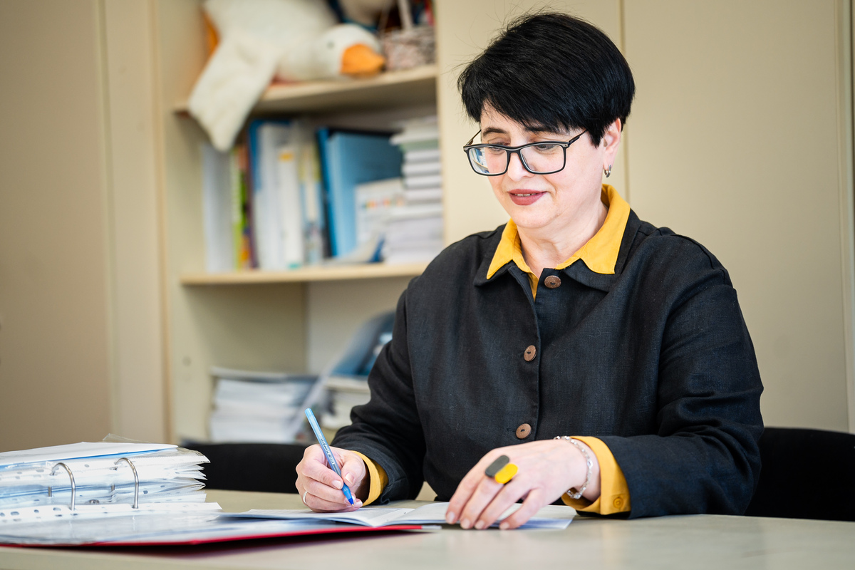 Із січня 2026 року зарплати збільшать не тільки вчительству: кого з педагогічних працівників торкнеться підвищення