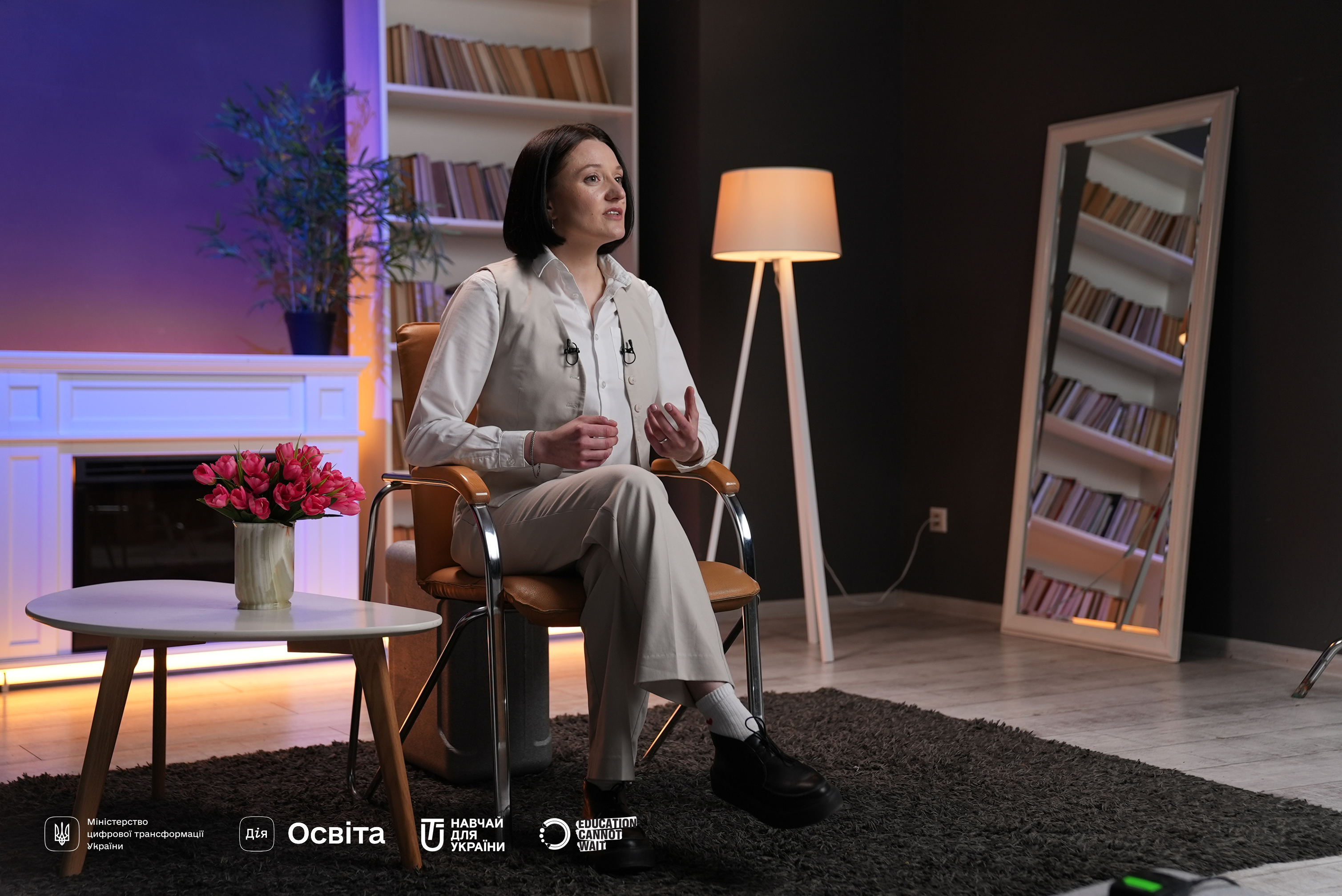Одна зі спікерок курсу на зйомках освітнього серіалу