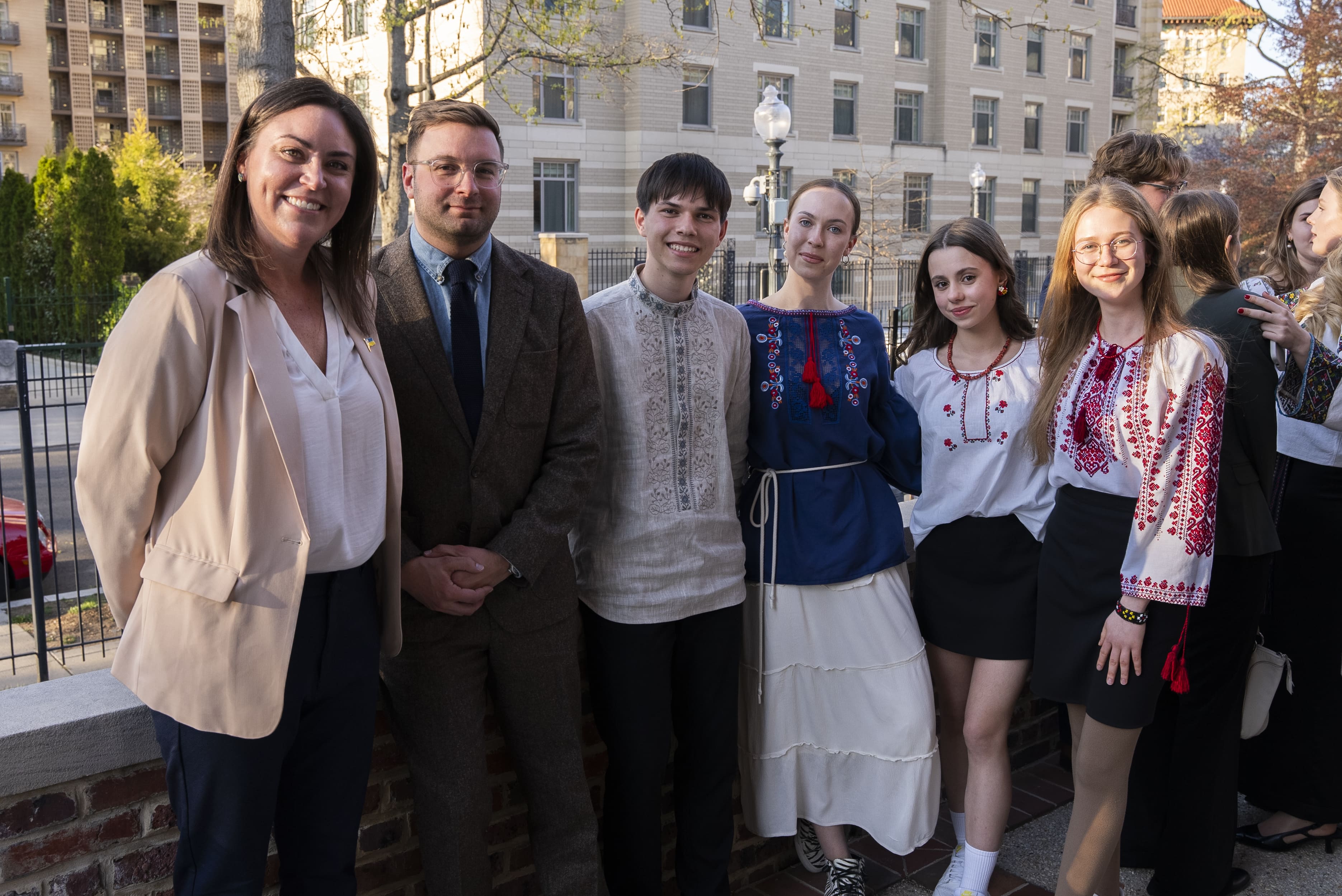 Колін Дені та Грант Пілер зі «Spirit of America» разом із випускниками Назаром Манзиком, Ярославою Осиповою, Катериною Половко та Олесею Русановою