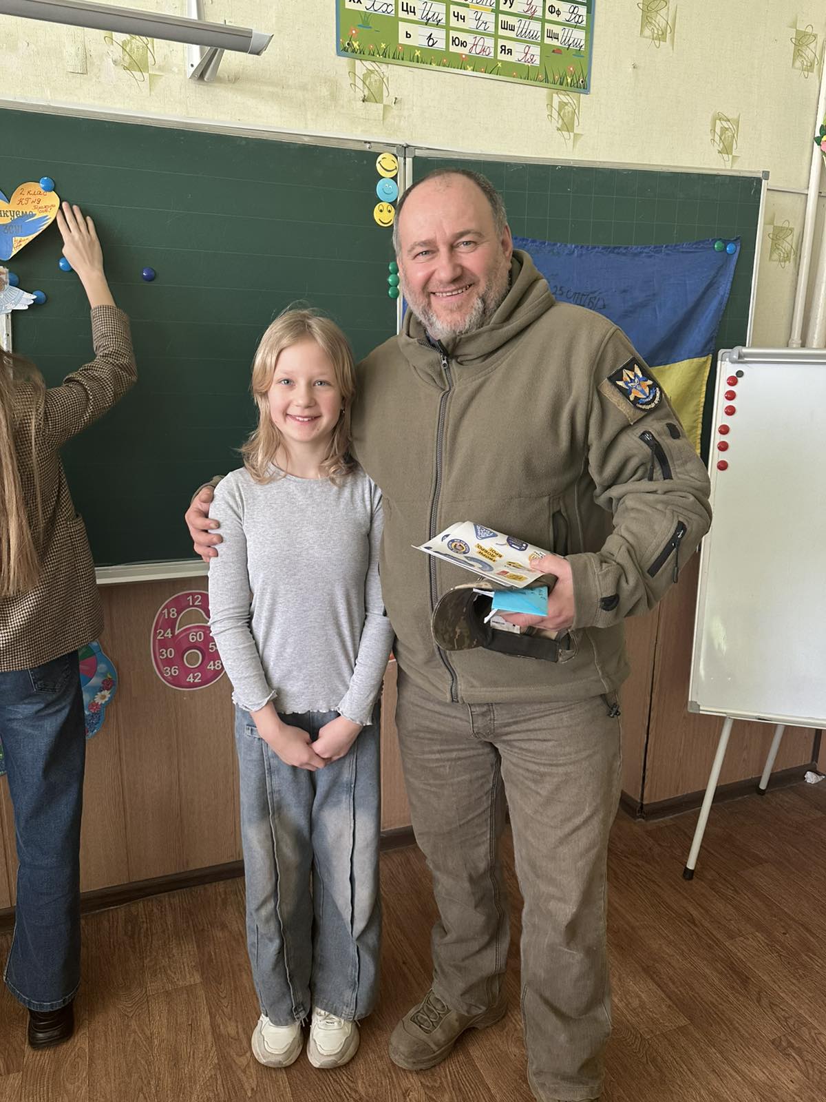 Криворізька гімназія №9. Військовий приїхав знайти авторку листа та подякувати за підтримку