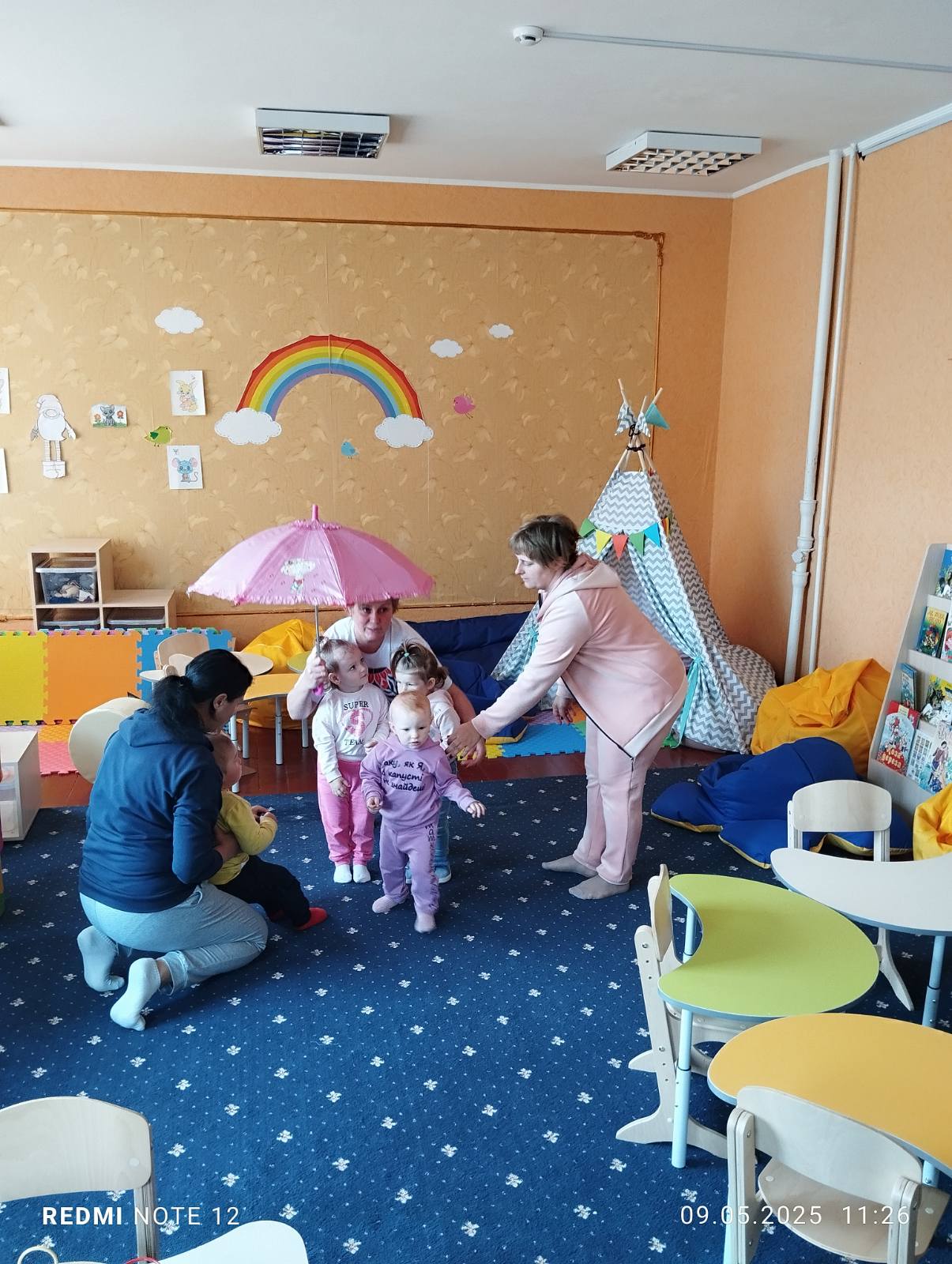 Батьки працюють на заняттях разом із дітьми