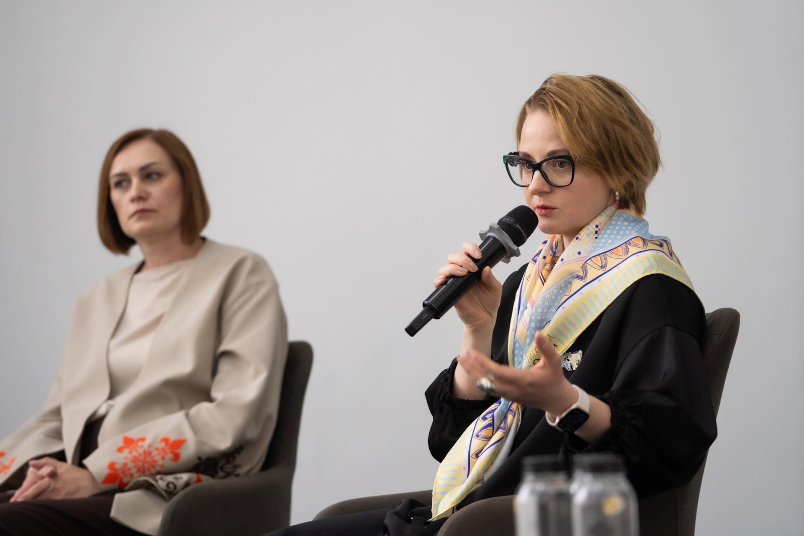 Антоніна Макаревич та Віра Щеголь під час однієї з дискусій про реформу